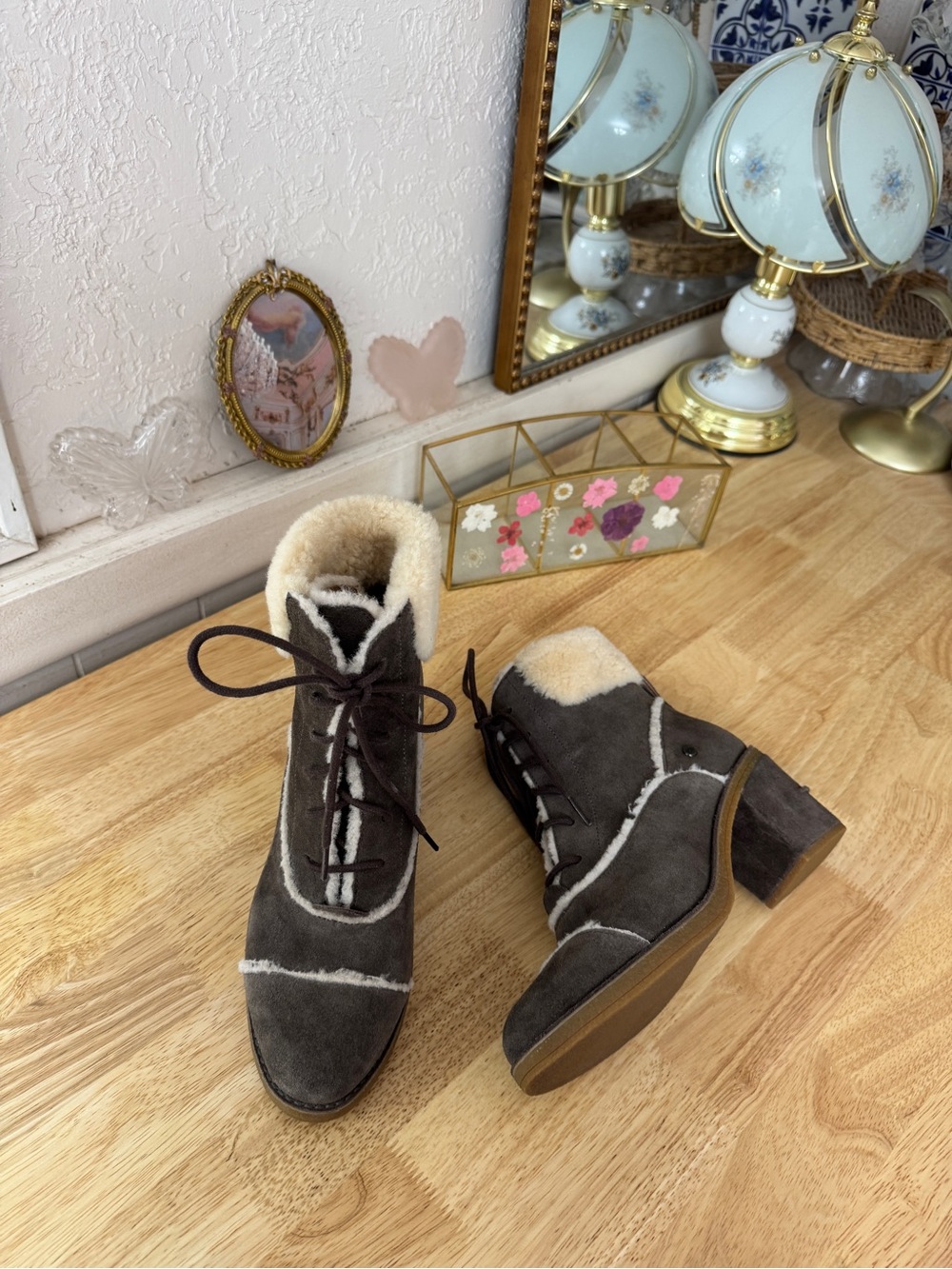 Classic UGG Gray Suede Shearling Lace-Up Heeled Ankle Boots Size 9 Winter Cozy